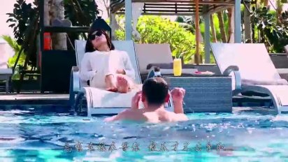 刘涛和杨烁海边度假，真心配一脸。