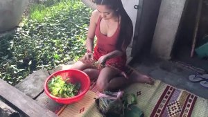 实拍：妹子亲自下厨，做柬埔寨传统美食