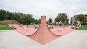 B-ILD & Constructo use shades of red concrete for skatepark on Belgian coast