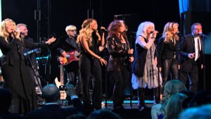 2014 Induction Tribute to Linda Ronstadt with Stevie Nicks, Carrie Underwood and friends!