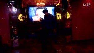 太嗨了！bigbang中国铁杆粉丝在KTV跳韩舞，吓坏观众！