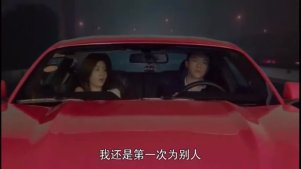 王晓晨和富二代男友在豪车里吵架，最后把豪车扔大街上