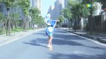二次元美女在马路上表演宅舞 
